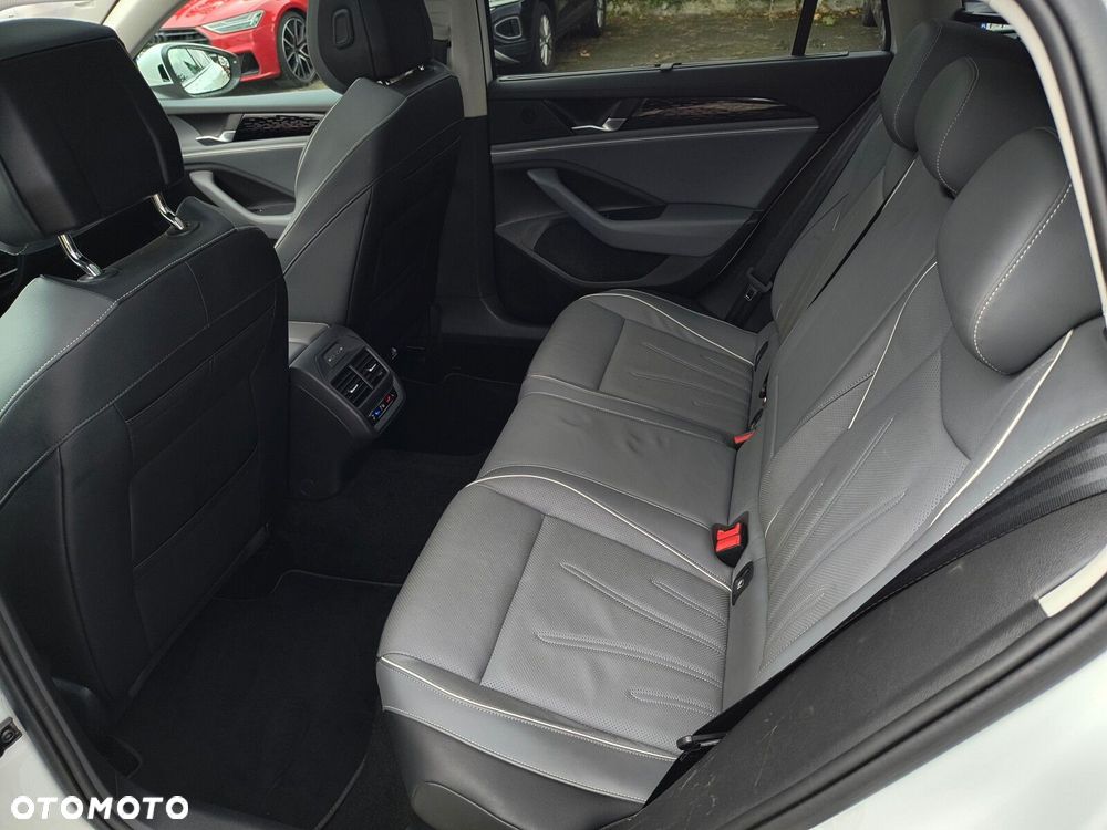 Volkswagen Passat - 33