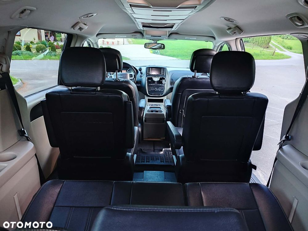Chrysler Town & Country 3.6 Limited - 26