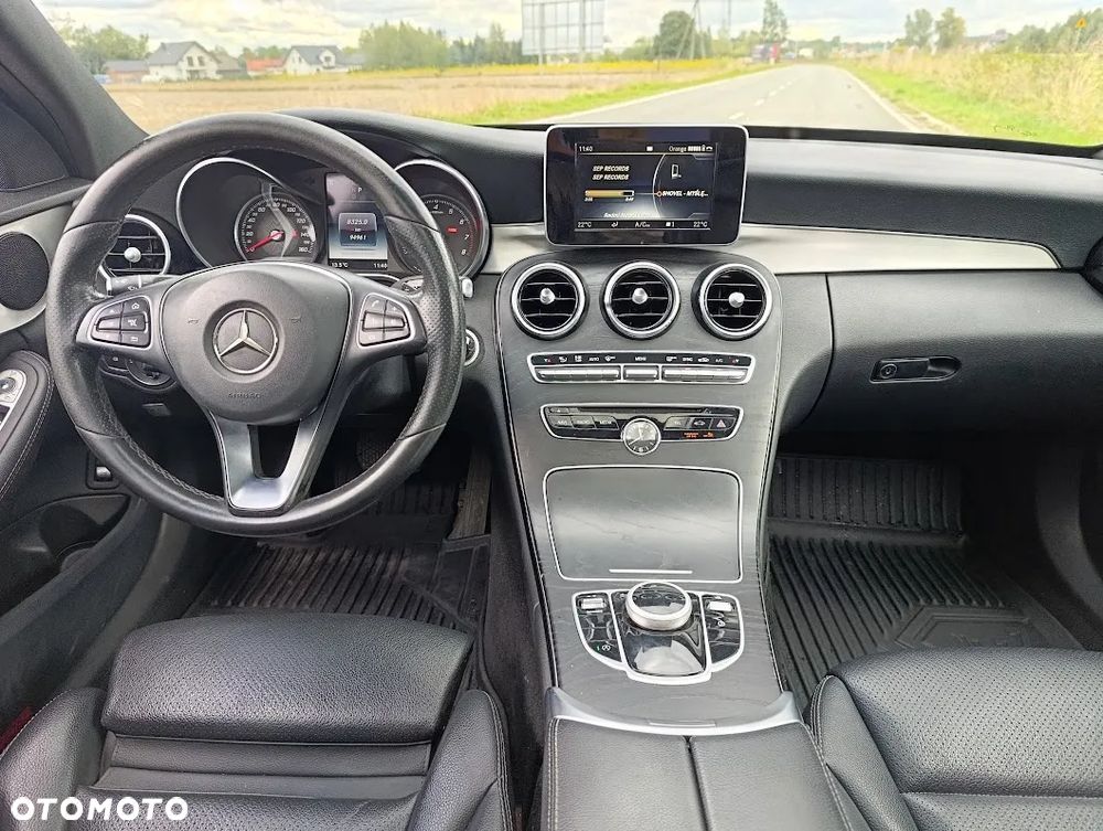 Mercedes-Benz Klasa C 300 9G-TRONIC - 17