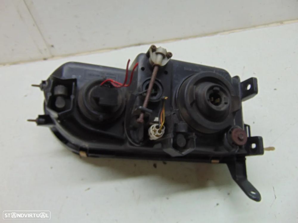 Mitsubishi L400 farol - 5