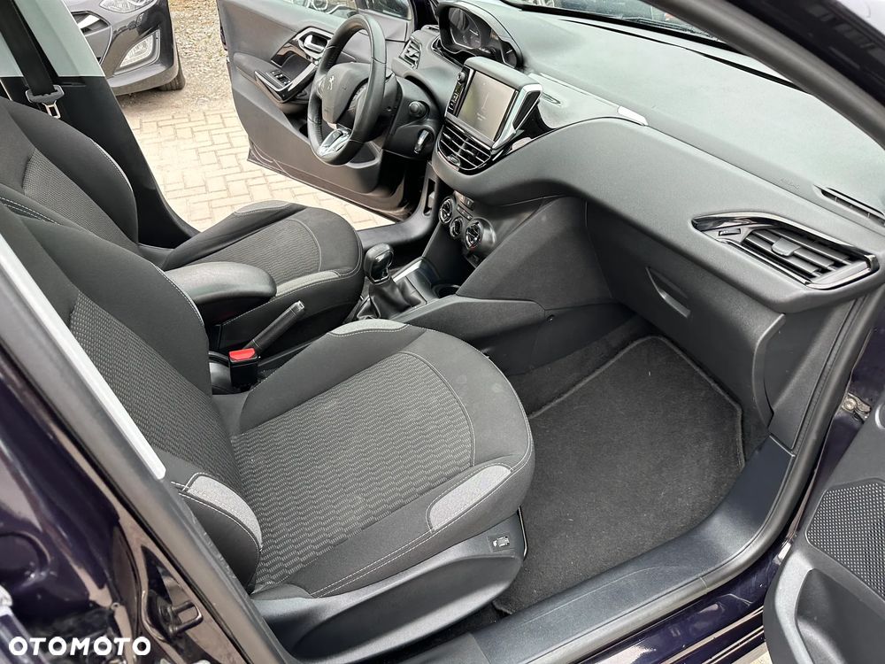 Peugeot 208 - 22