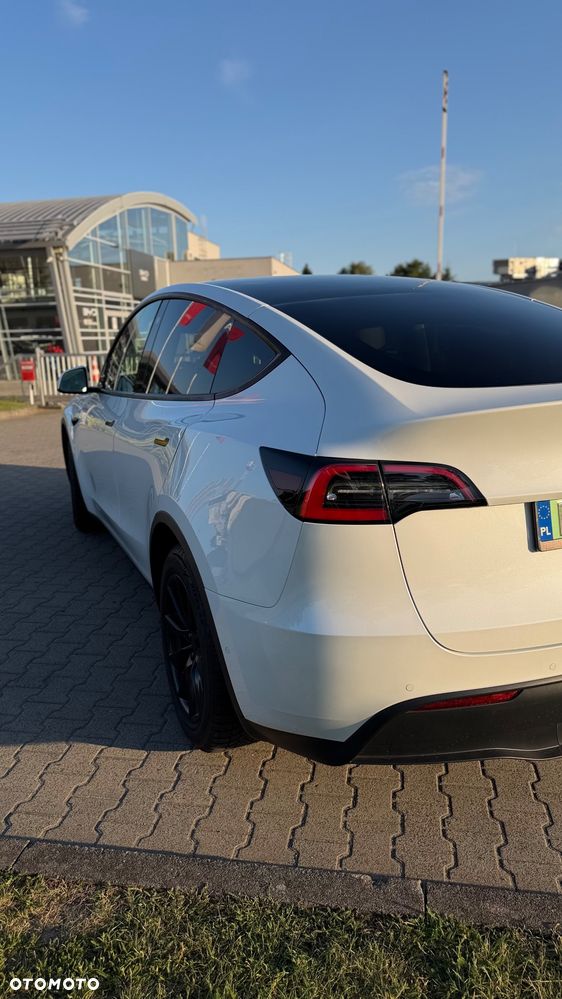 Tesla Model Y Long Range AWD - 6