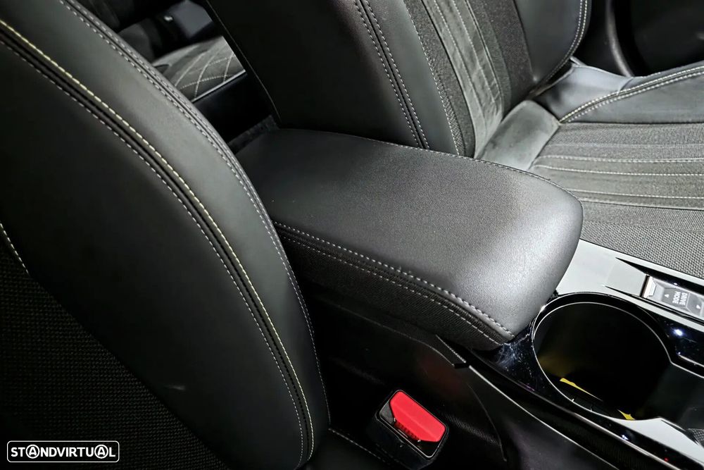 Peugeot e-2008 50 kWh GT Pack - 27