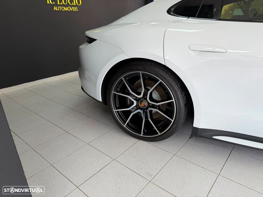 Porsche Taycan Bateria Performance Plus - 34