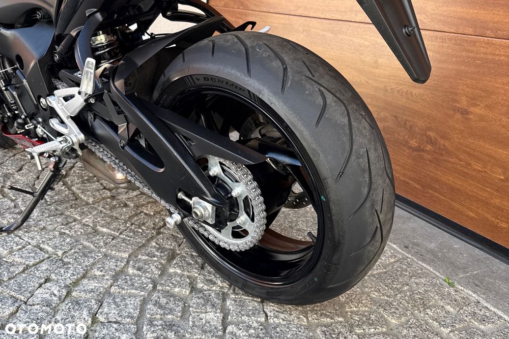 Suzuki GSX - 24