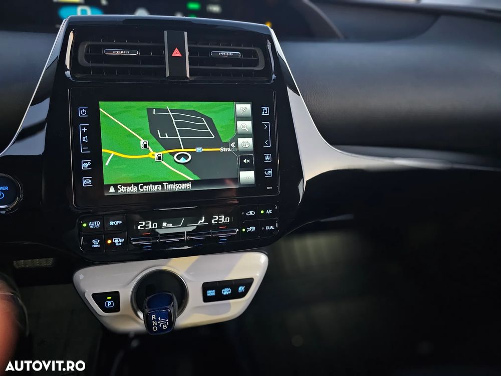 Toyota Prius Plug-in Hybrid Executive - 13