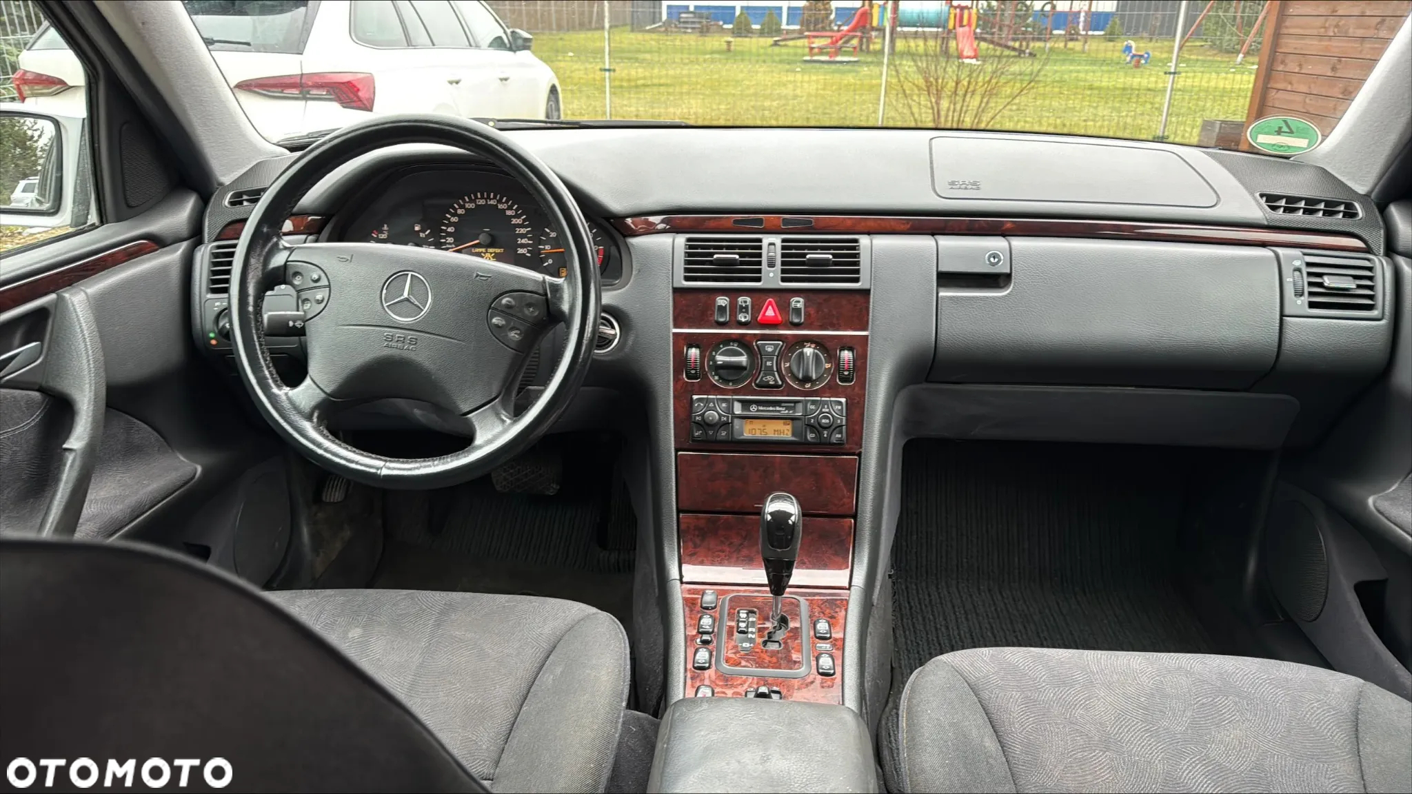 Mercedes-Benz Klasa E - 11