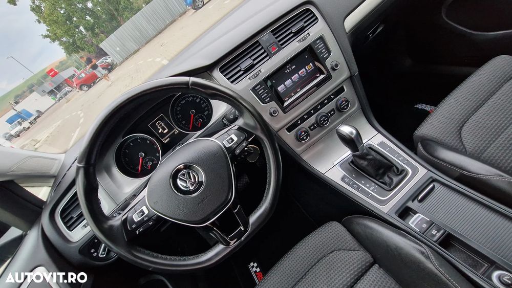 Volkswagen Golf - 8