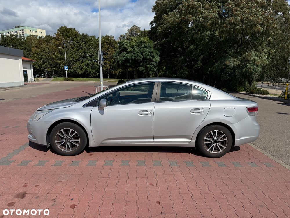 Toyota Avensis 1.6 Luna - 2
