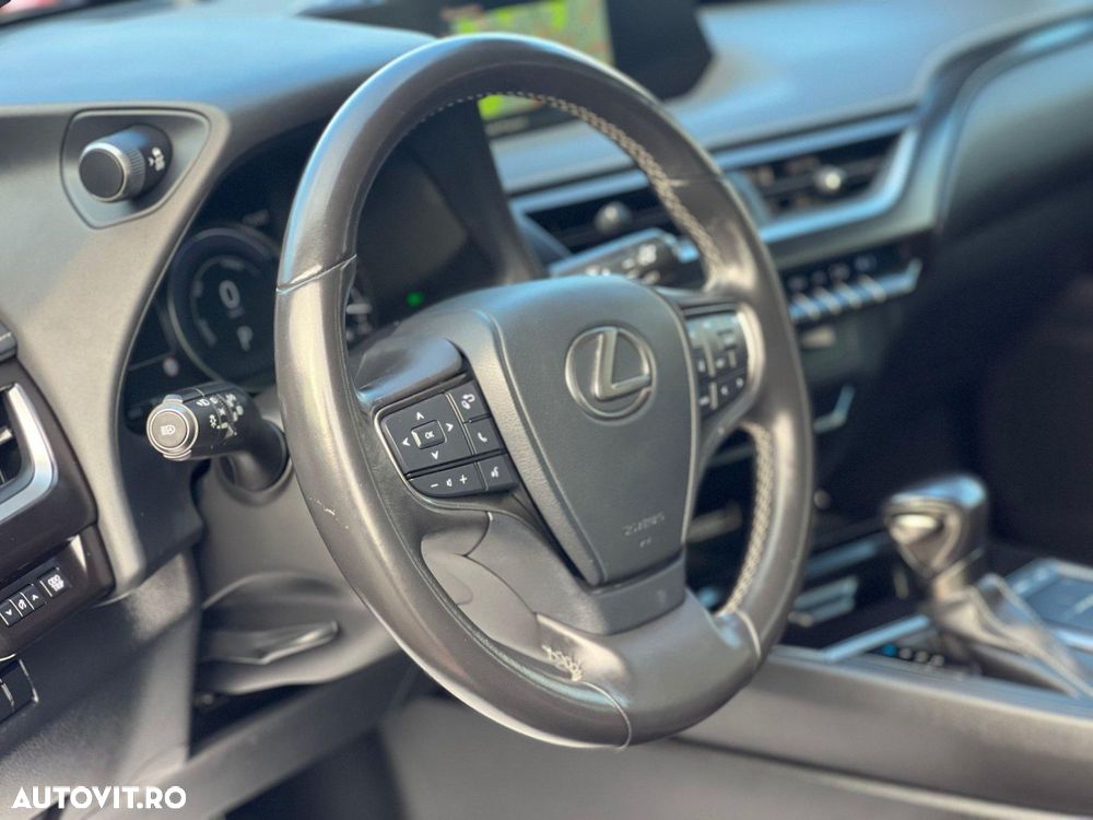 Lexus UX 250h Executive Line - 11