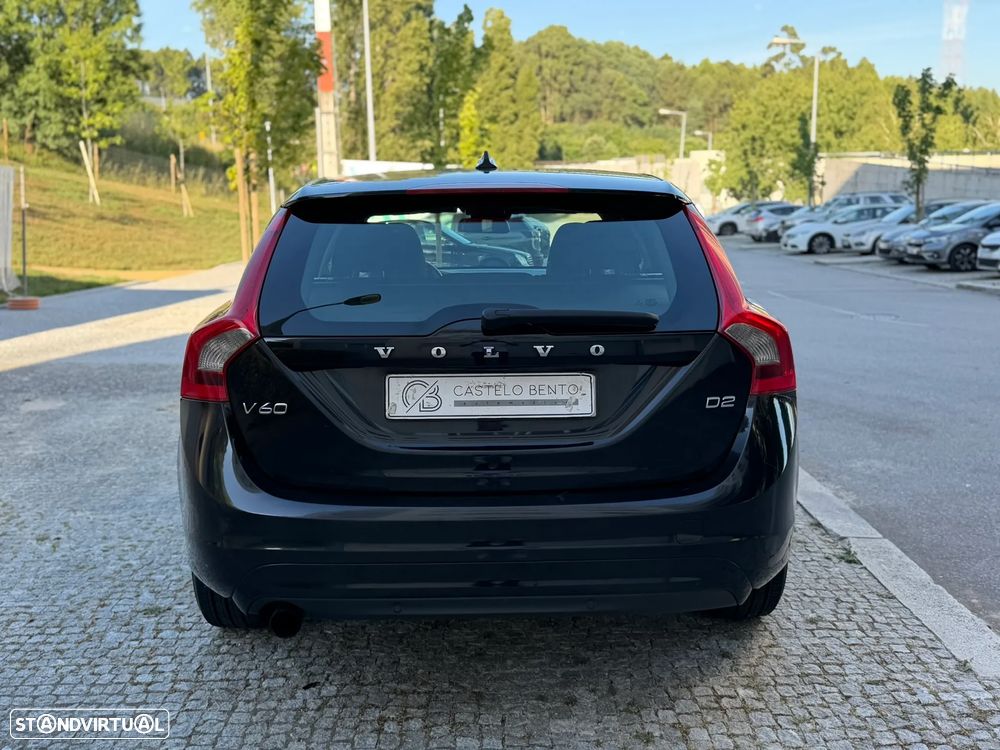 Volvo V60 D2 Momentum - 28