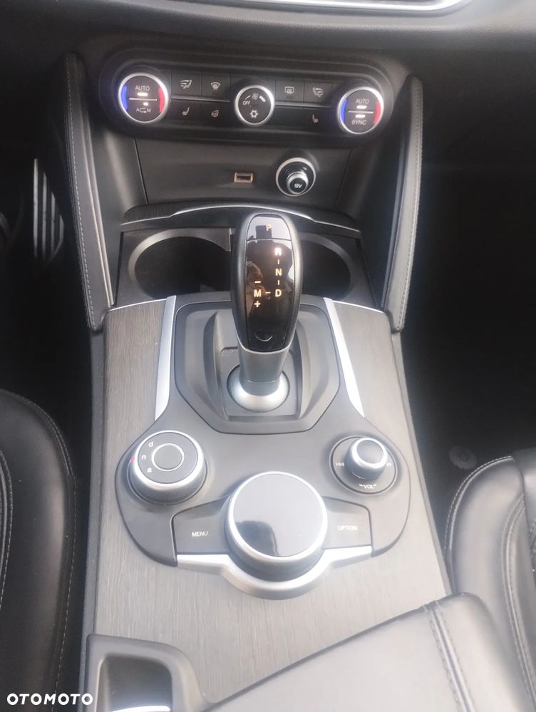 Alfa Romeo Stelvio 2.0 Turbo Super Q4 - 11