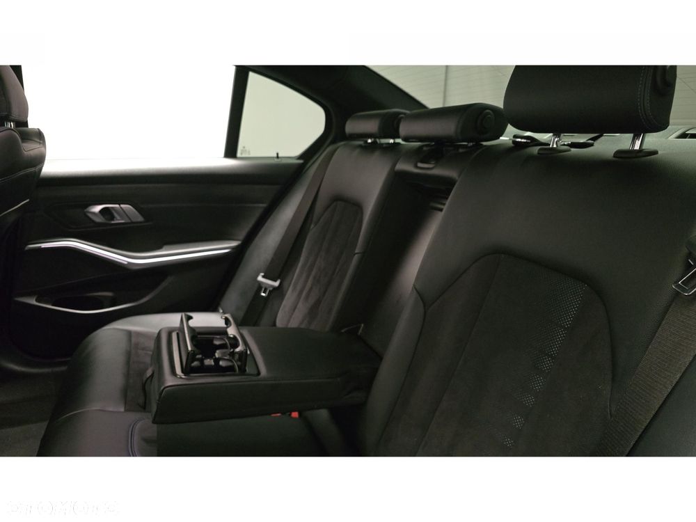BMW Seria 3 320d xDrive mHEV M Sport - 23