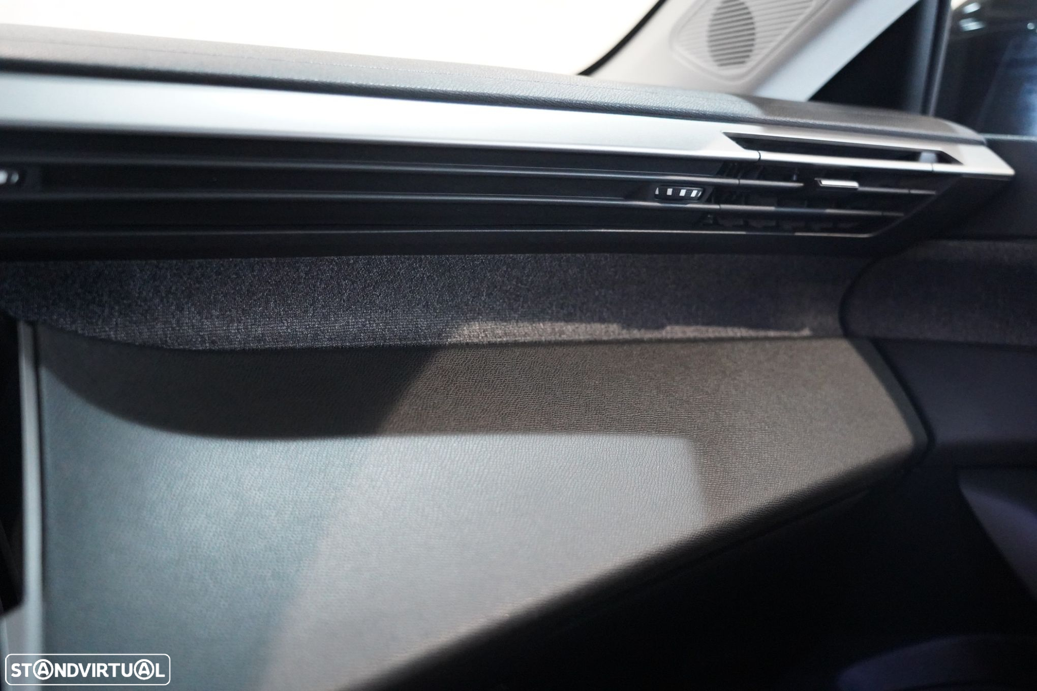 Peugeot 408 1.2 PureTech Allure EAT8 - 32