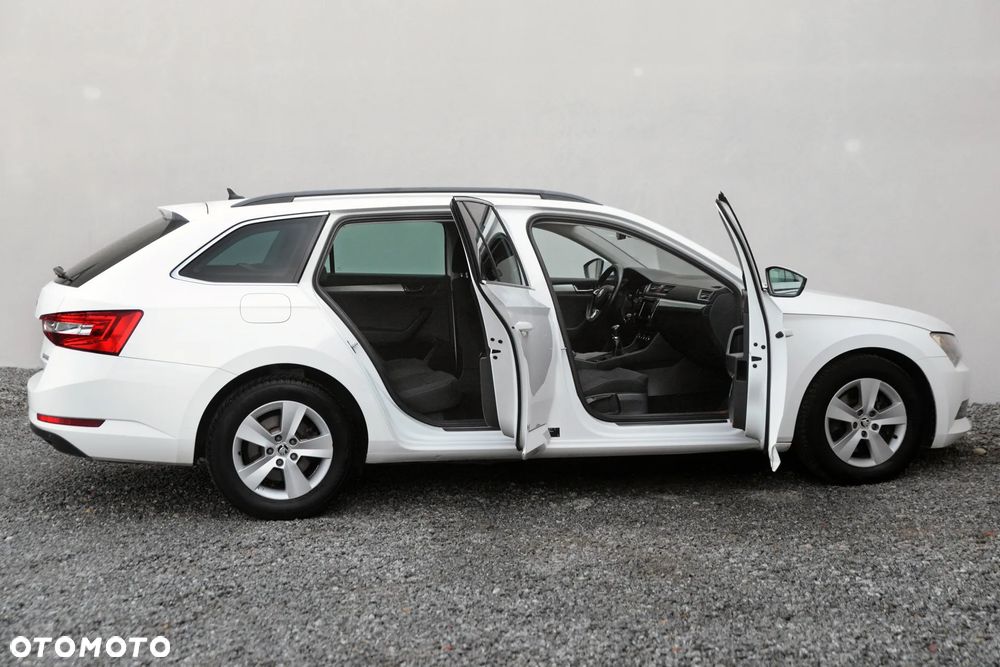 Skoda Superb 2.0 TDI Sportline - 27