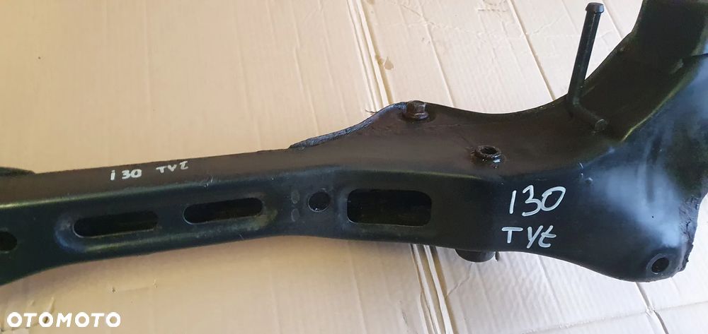 Oś tylna belka zawieszenia tył Hyundai I30 I - 9