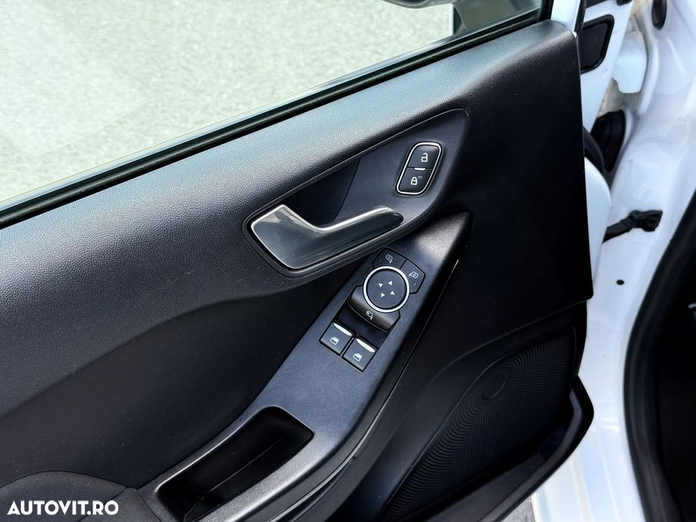 Ford Fiesta 1.1 S&S COOL&CONNECT - 18