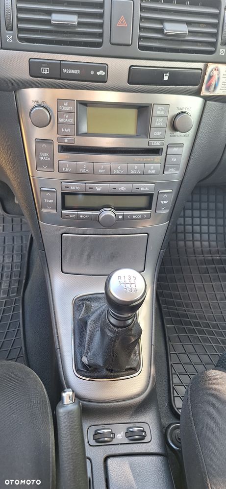 Toyota Avensis 2.0 D-4D - 14