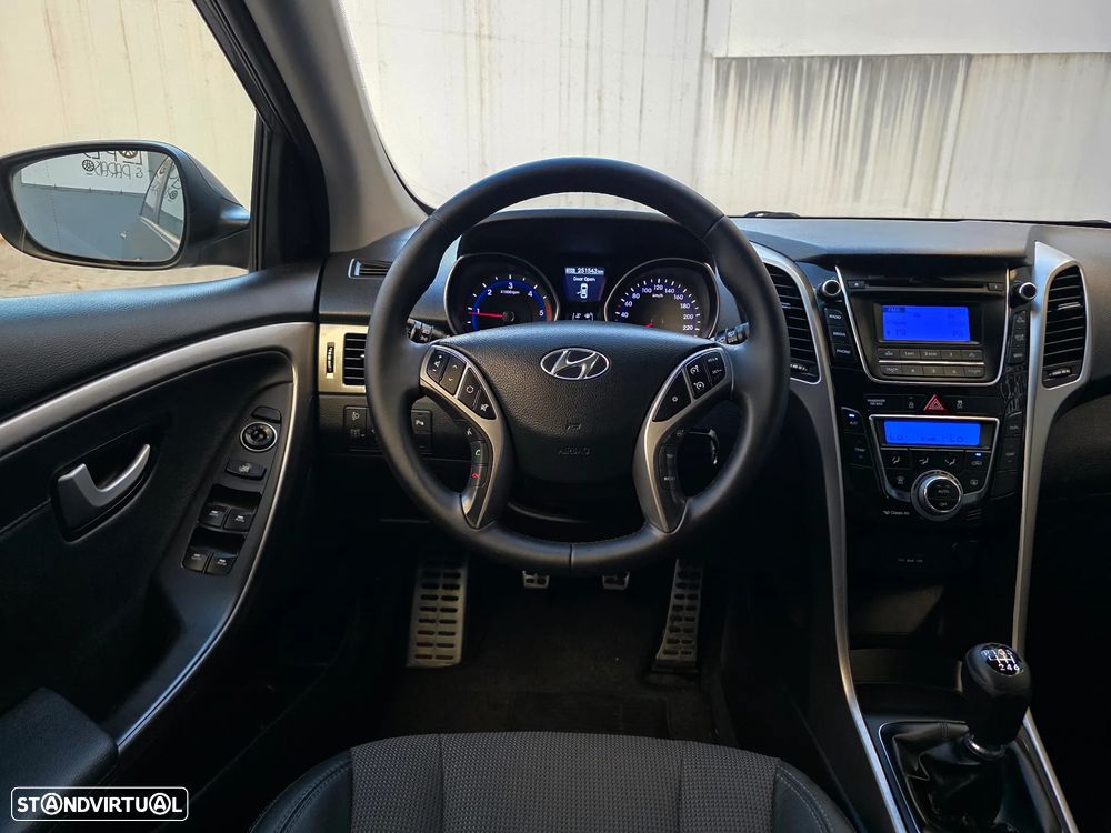 Hyundai i30 SW 1.6 CRDi Style J17 - 37