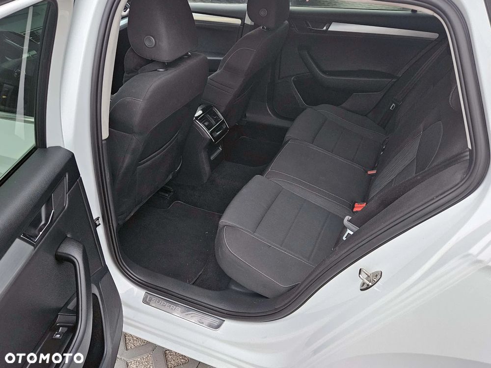 Skoda Superb 2.0 TDI Active DSG - 9