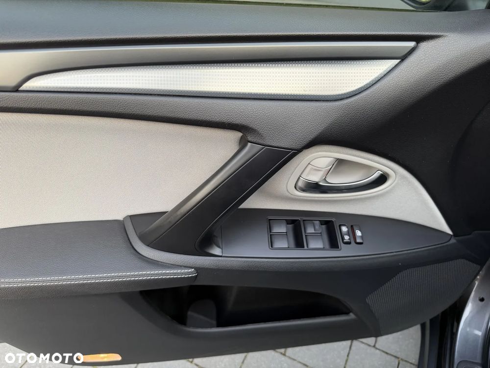 Toyota Avensis 1.8 Premium MS - 30