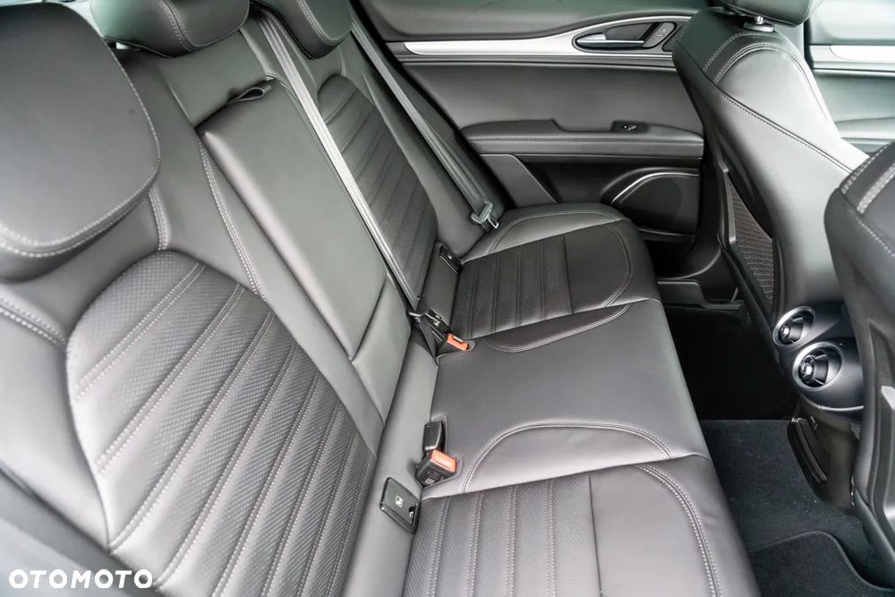 Alfa Romeo Stelvio 2.0 Turbo Veloce Q4 - 12