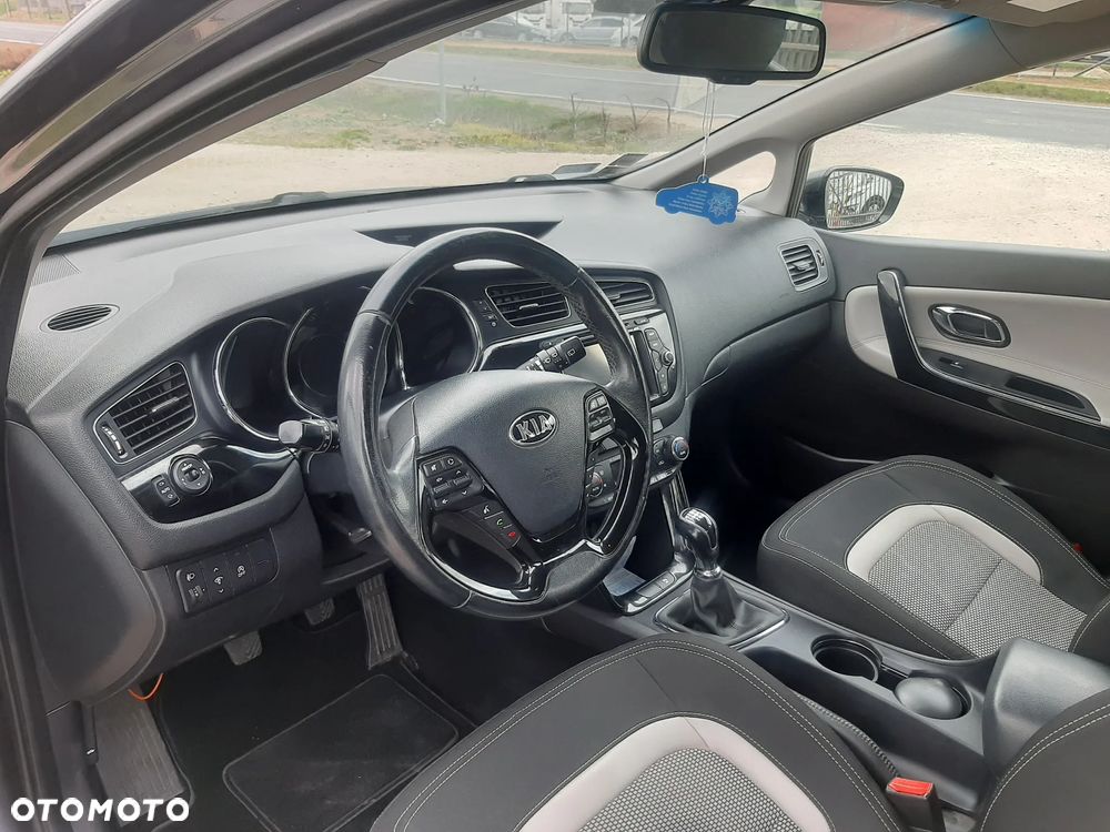 Kia Ceed 1.6 GDI Platinum Edition - 17