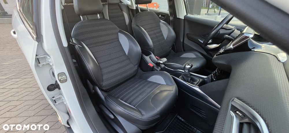 Peugeot 2008 1.2 VTi Allure - 12