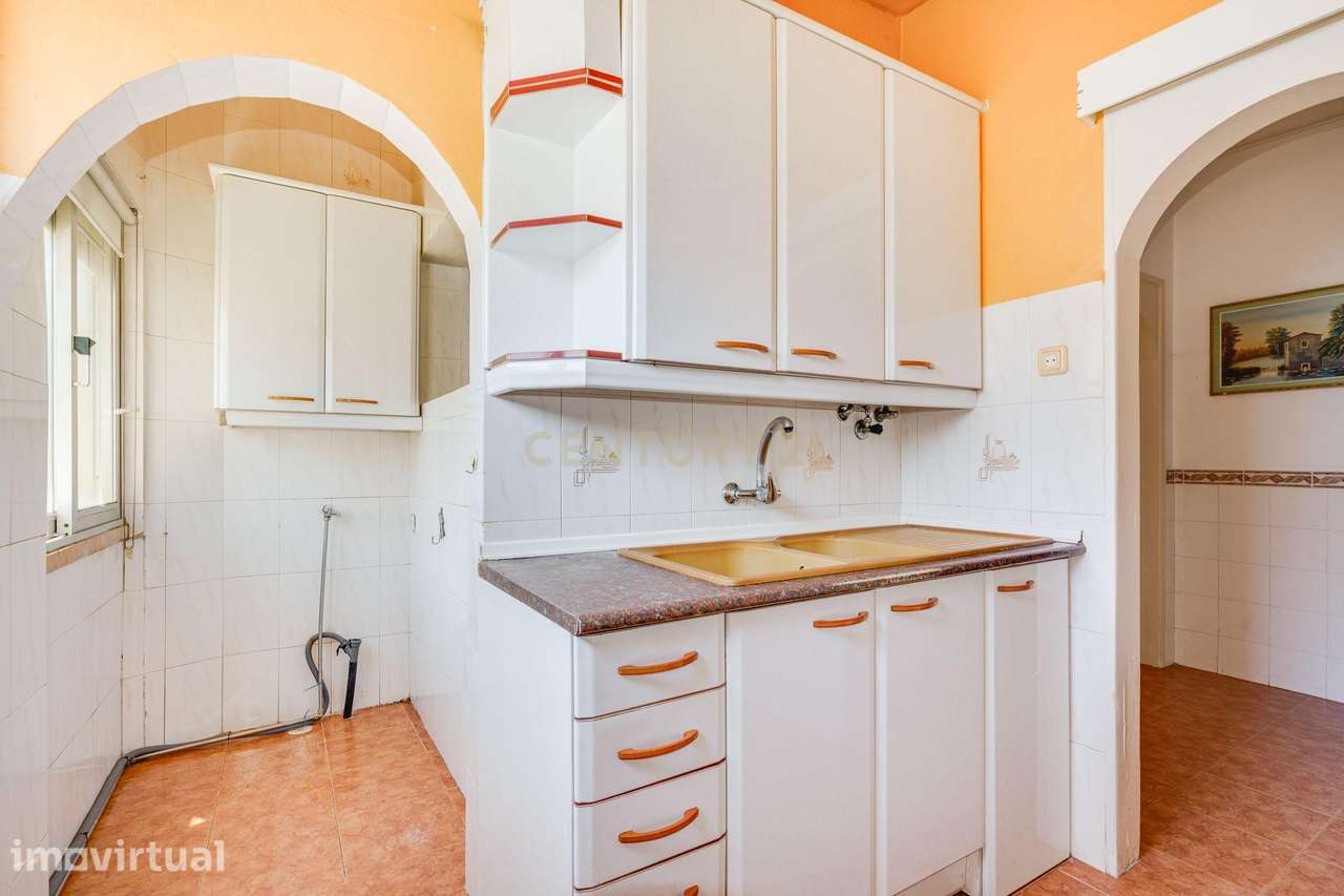 T2 Luminoso na Vila da Apelação – Espaço, Conforto e Potencial - Grande imagem: 4/27