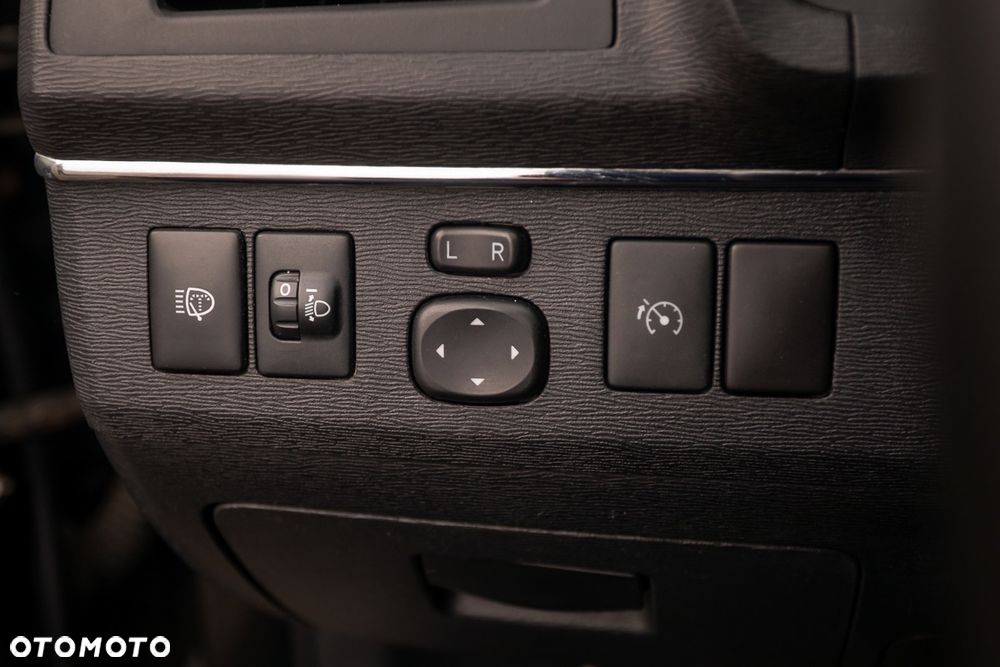 Toyota Avensis 1.8 Comfort - 22