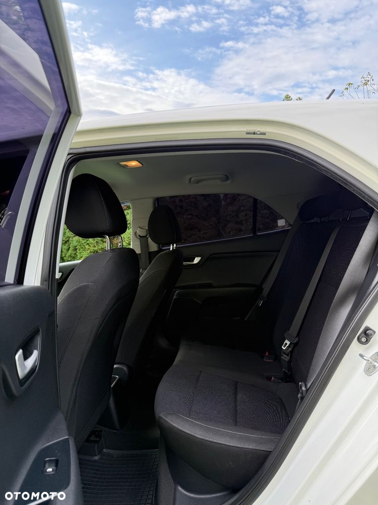 Kia Rio - 12