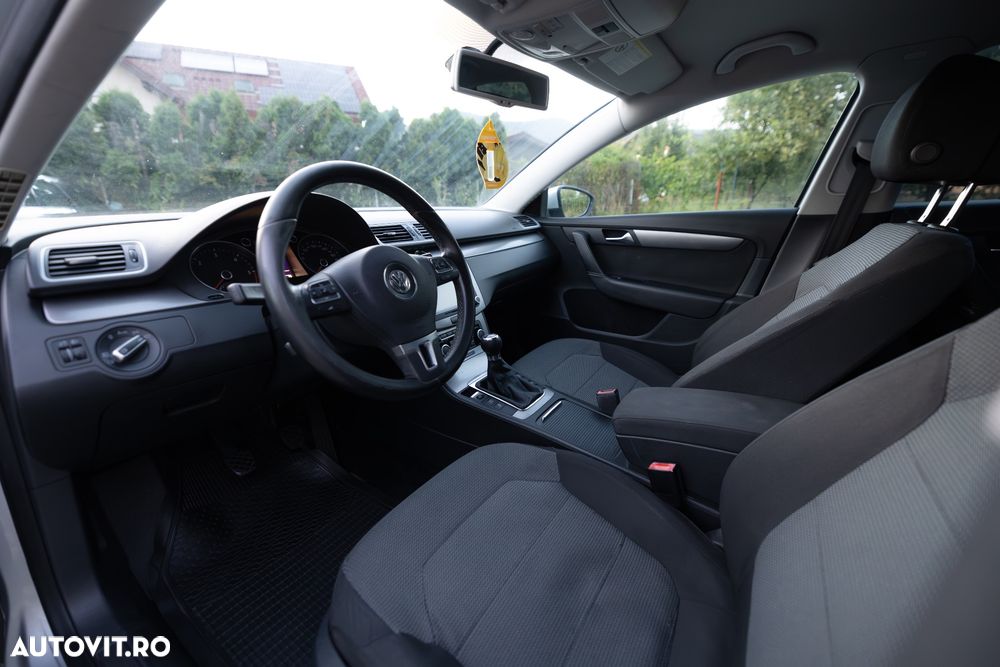 Volkswagen Passat 1.6 TDI DPF BlueMotion Technology Comfortline - 20