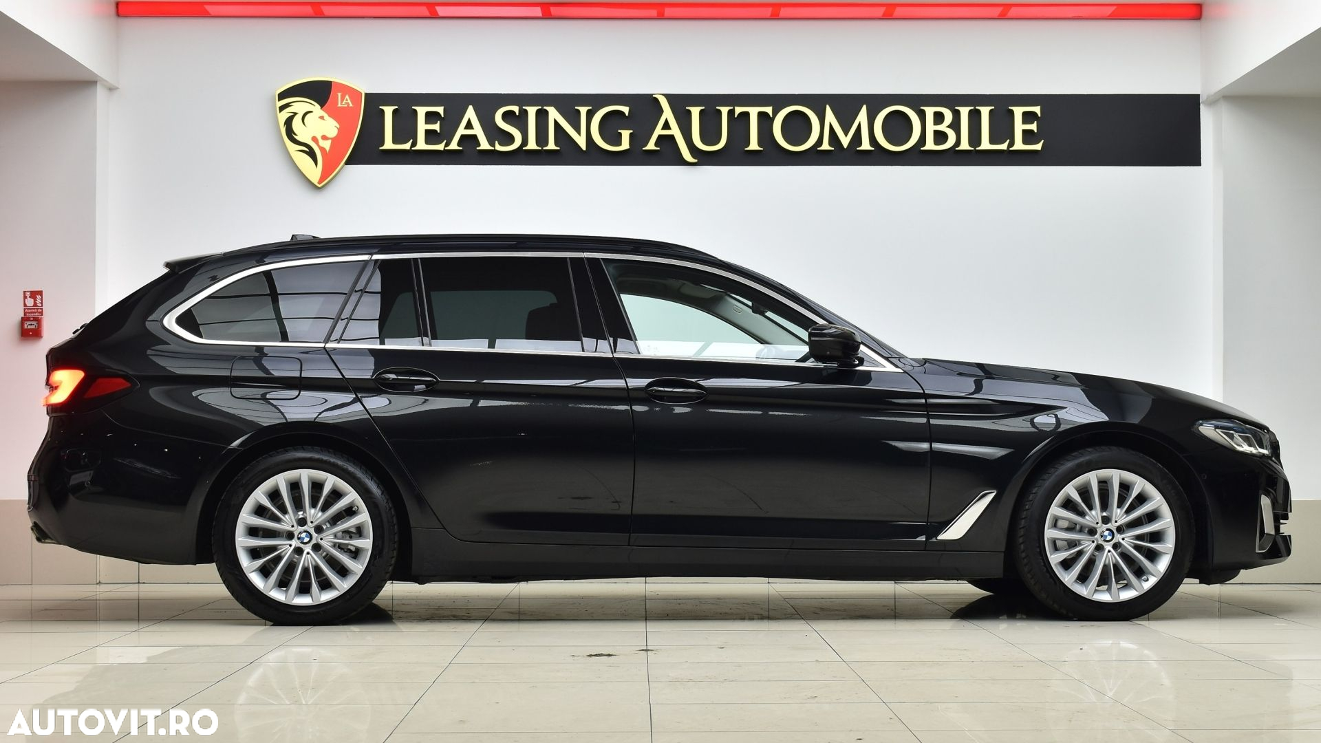 BMW Seria 5 520d xDrive Touring Aut. Luxury Line - 7