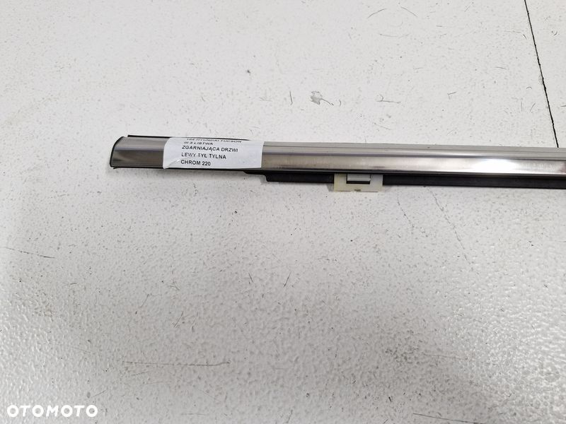 HYUNDAI TUCSON 3 III LISTWA ZGARNIAJĄCA DRZWI LEWY TYŁ LEWA TYLNA CHROM - 3