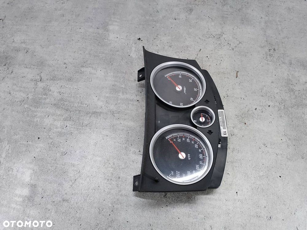 LICZNIK OPEL ZAFIRA B 13225965  SW6.607 1.9 CDTI - 6