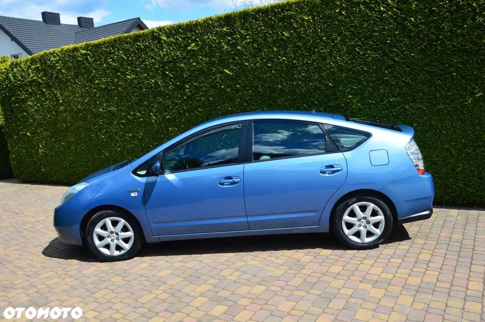 Toyota Prius - 4