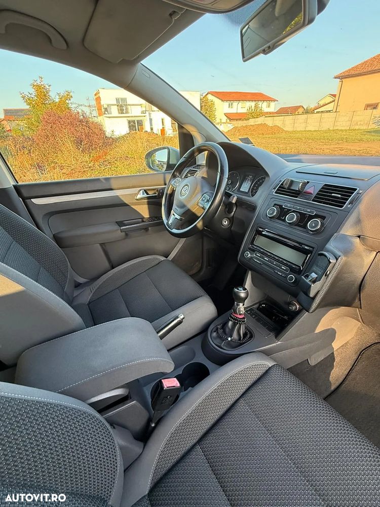 Volkswagen Touran - 18