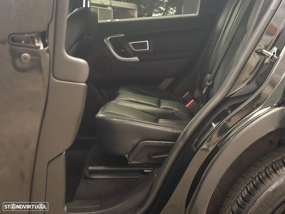 Land Rover Discovery Sport 2.0 D AWD R-Dynamic HSE - 30
