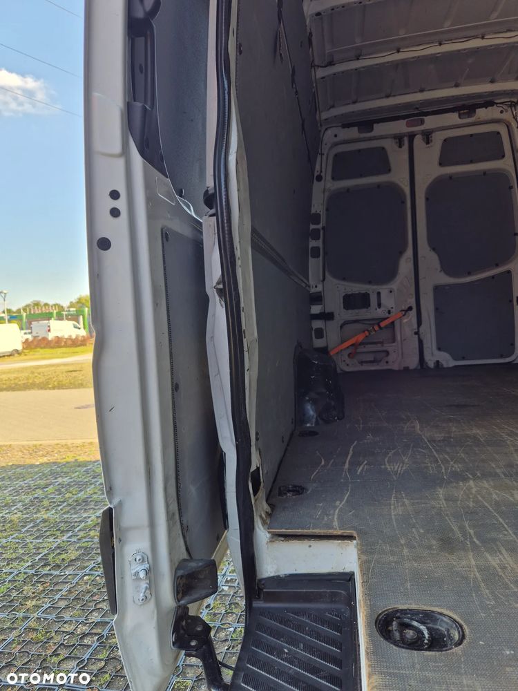 Mercedes-Benz Sprinter - 37