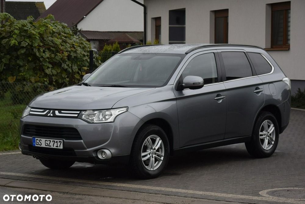 Mitsubishi Outlander 2.0 4WD Invite - 4