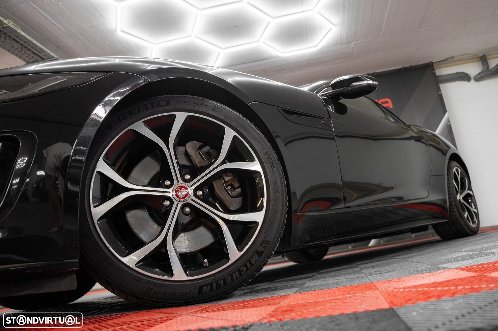Jaguar F-Type 2.0 i4 R-Dynamic Black - 24