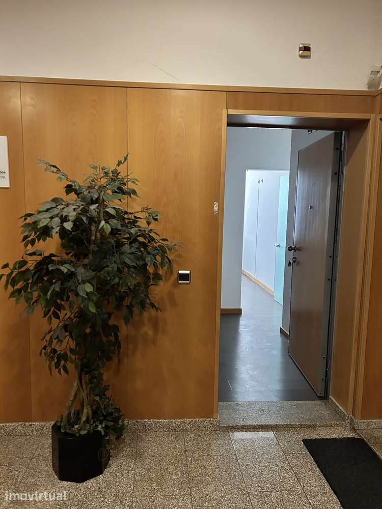 Escritório com receção e dois gabinetes no centro de Penafiel - Grande imagem: 5/8