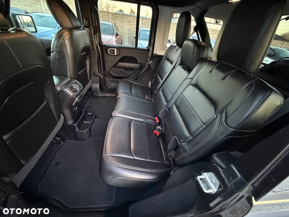 Jeep Wrangler 3.6 Unlim Sahara - 29