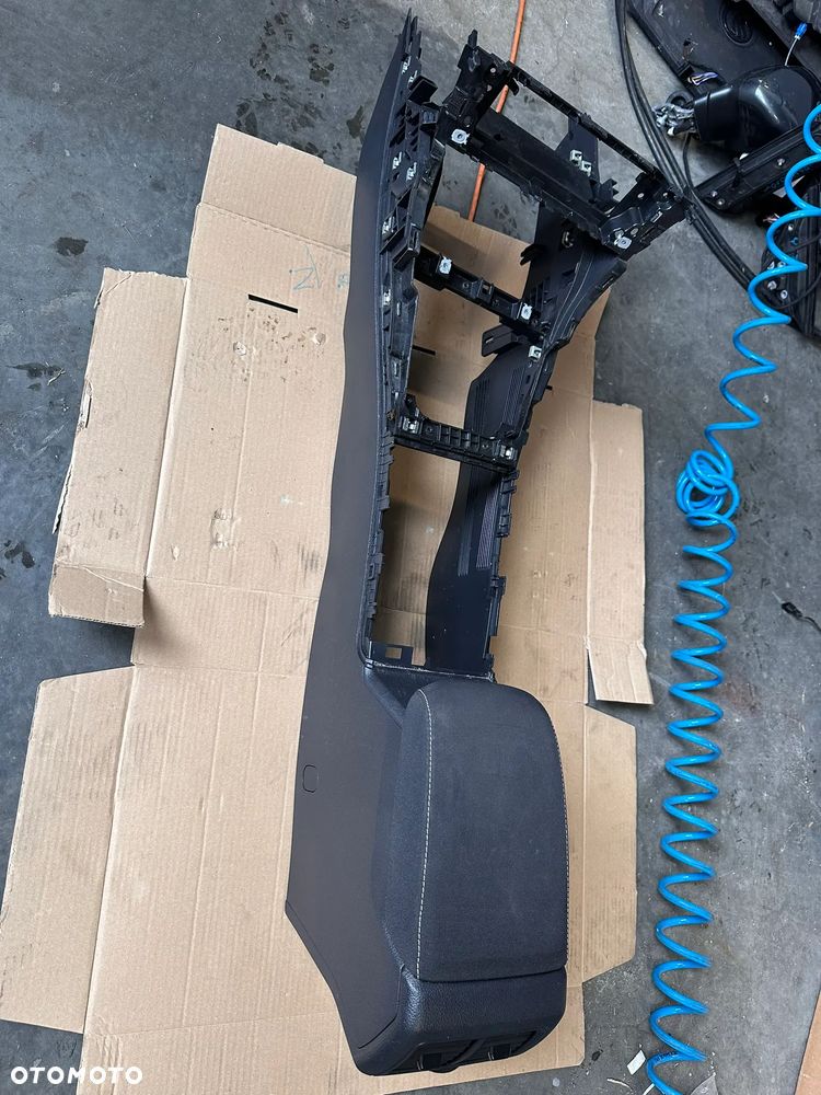 Podłokietnik, tunel środkowy VW Golf VII 7