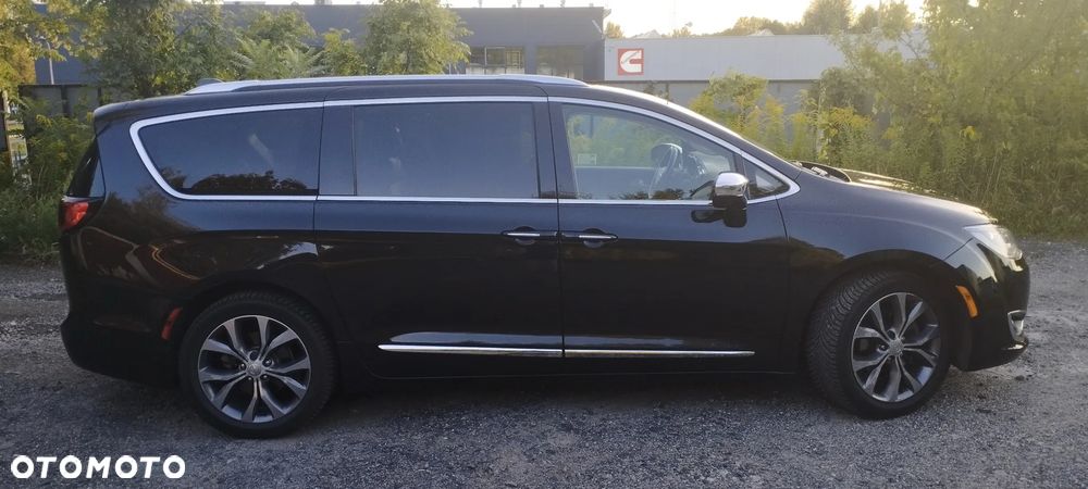 Chrysler Pacifica - 3