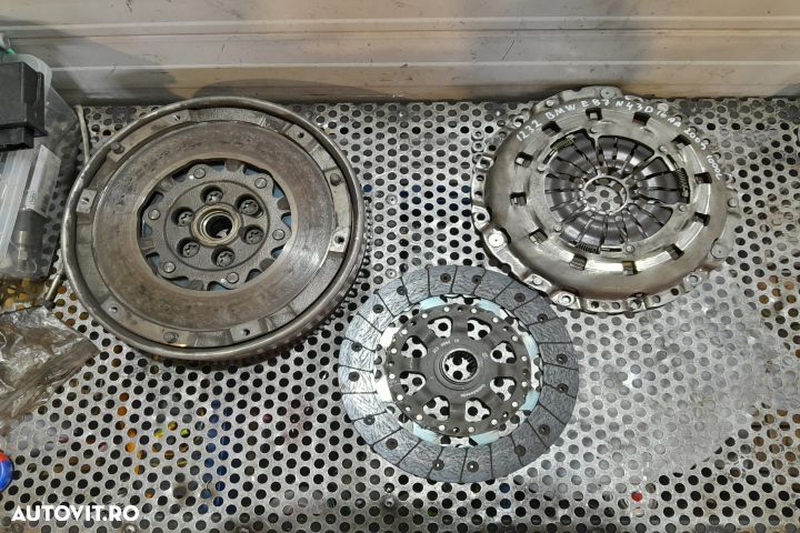 Kit ambreiaj 323064210 323064210 BMW Seria 1 E81/E82/E87/E88 [facelif - 1