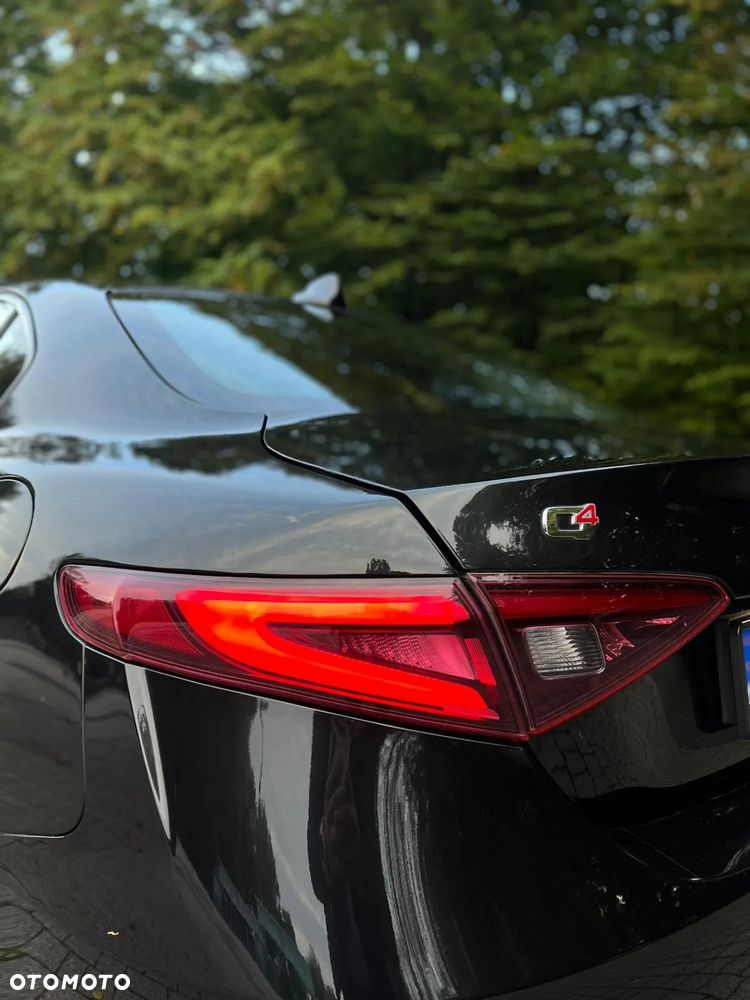 Alfa Romeo Giulia 2.0 Turbo 16V AT8-Q4 Veloce - 19