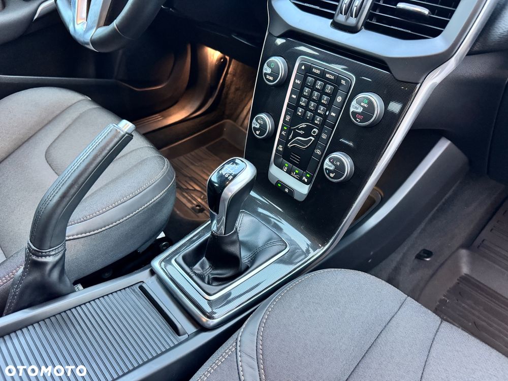 Volvo V40 D3 Momentum - 33