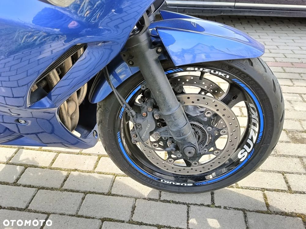 Suzuki GSX - 26