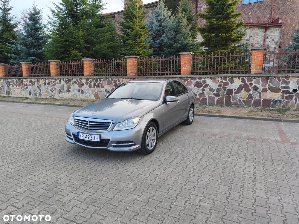 Mercedes-Benz Klasa C 200 CGI BlueEff Elegance